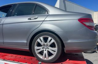 Mercedes C220 CDI con golpe delantero