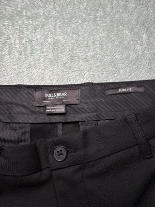 Pantalones Pull&Bear negros con cadena (Slim Fit)