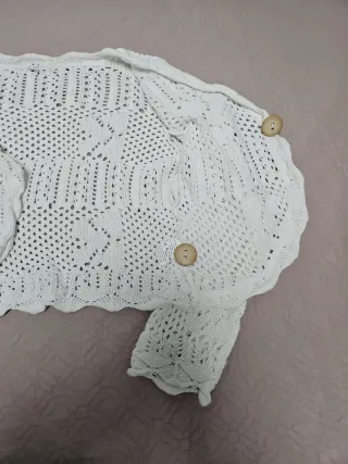 Cárdigan corto ganchillo blanco botón