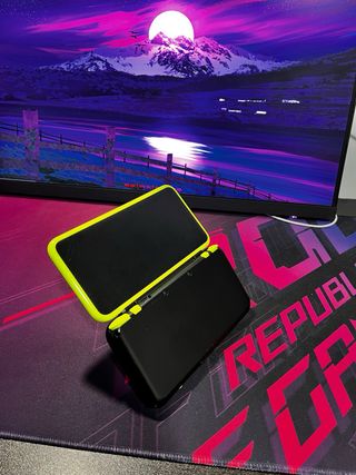 Nintendo 2DS XL Negra edición Mario kart 7