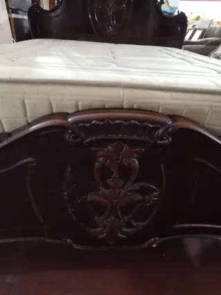 Cama antigua madera tallada