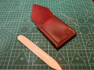 Cartera de cuero hecha a mano