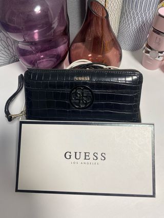 Cartera Guess negra con logo