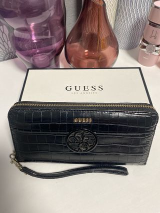 Cartera Guess negra con logo