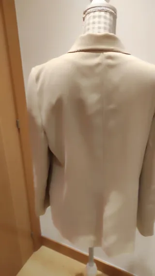 Americana beige excelente calidad