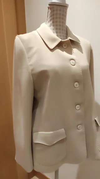 Americana beige excelente calidad