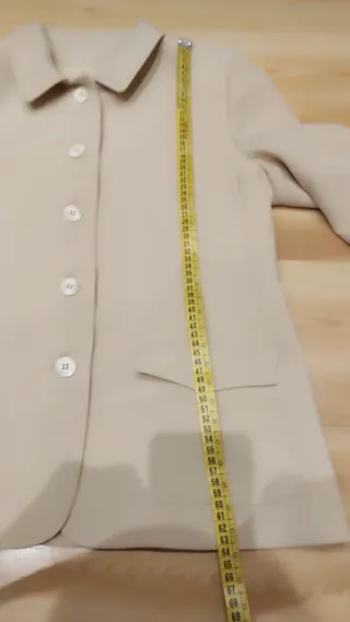 Americana beige excelente calidad