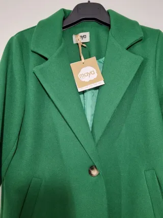 Cappotto Elegante con Luce Verde per Donna