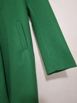 Cappotto Elegante con Luce Verde per Donna