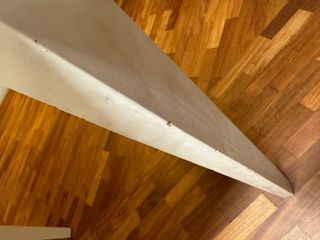 Mesa cuadrada blanca de madera