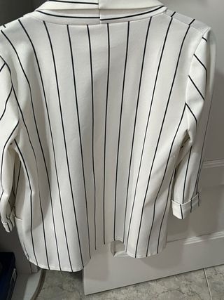 Blazer de rayas blanco y negro