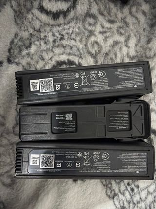 DJI Avata 2 3 baterías y base