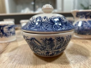 Juego de café inglés Churchill azul y blanco.