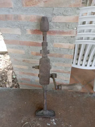 Taladro manual antiguo