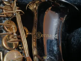 Saxofón Bernard