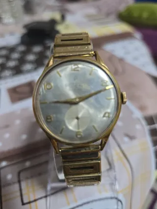 Reloj pulsar de cuerda chapaso oro funcionando