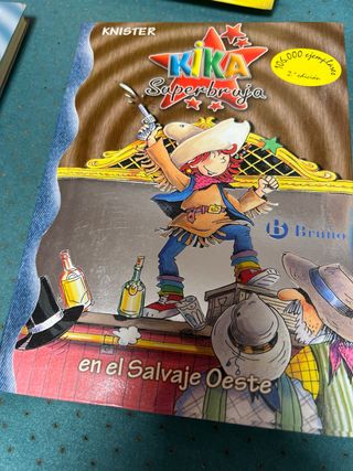 KIKA SUPERBRUJA EN CASTILLO DRACULA (10),