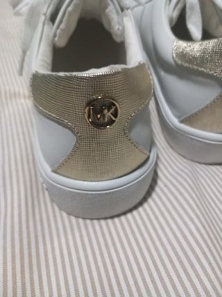 Deportivas Michael Kors Blancas y Plateadas