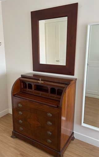 Secreter antiguo madera detalles dorados