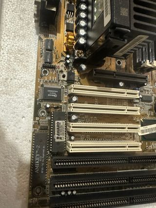 148- placa base antigua slot 1 + Pentium II