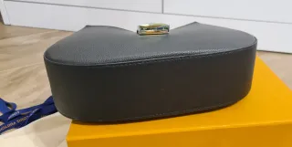 Borsa modello Louis Vuitton Low Key Nera Oro