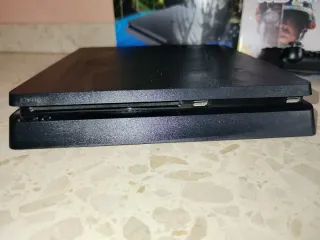 PS4 (PlayStation 4) Negra + 2 Juegos + Caja