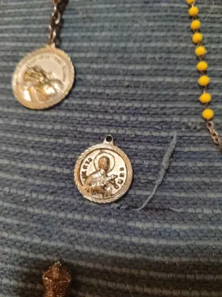 Lote Religioso: Rosarios y Figuras