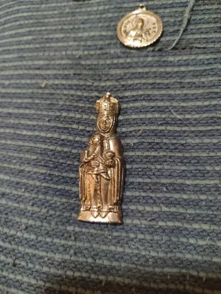 Lote Religioso: Rosarios y Figuras