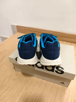 Zapatillas Adidas niño talla 34