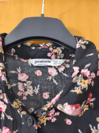 Vestido negro con flores rosas