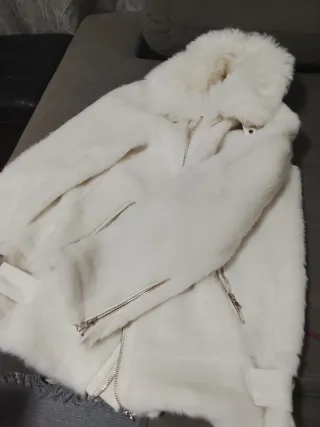 Chaqueta blanca de pelo sintético