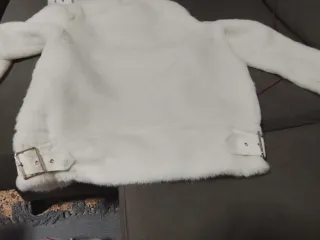 Chaqueta blanca de pelo sintético