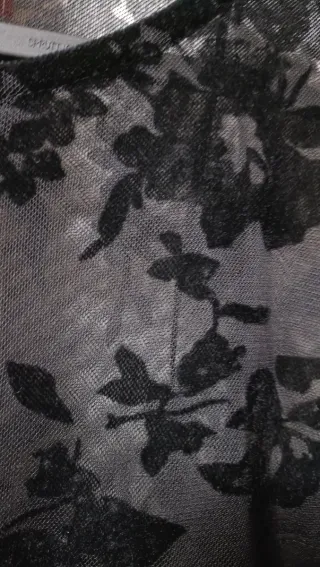 Vestido negro con detalles de terciopelo