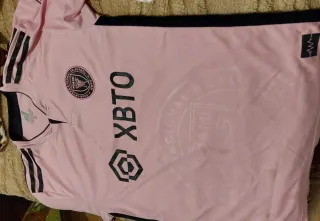 Camiseta Juventus Naranja y Negra y más camisetas