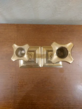 Candelabros en forma de columnas griegas