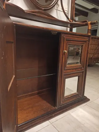 Aparador de entrada con espejo