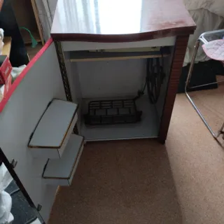 Máquina de coser Singer con mueble
