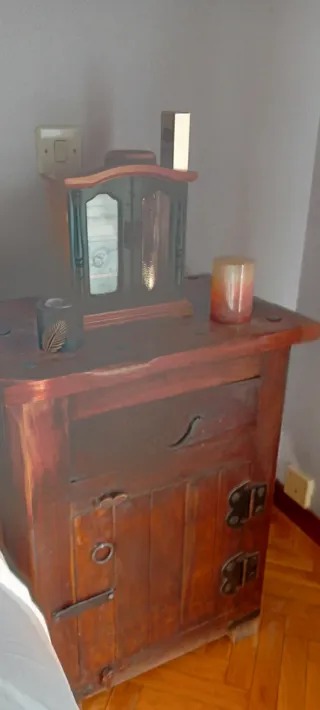 Mesitas de noche de madera y metal