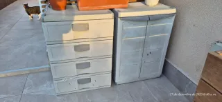 Armarios de exterior de plástico beige y gris