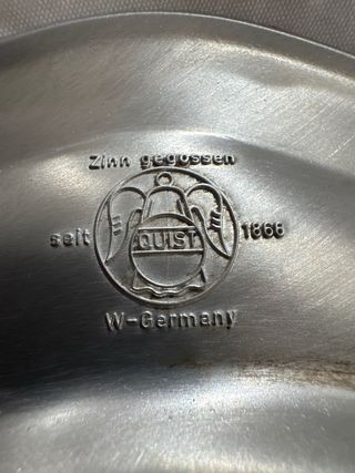 Plato decorativo peltre alemán