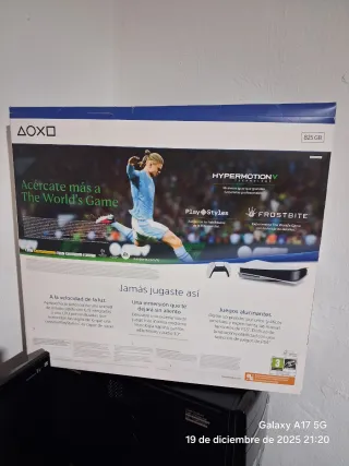 Cajas PlayStation PS4 y PS5 con documentación