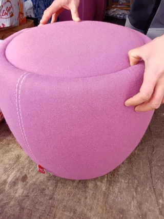 Puf rosa y amarillo de tela