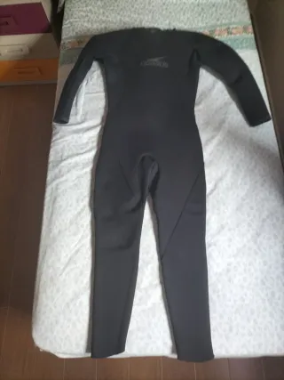 Buzo Neopreno Speedo Talla 2XL de 3 mm.