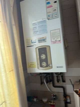 Caldera agua caliente y radiadores