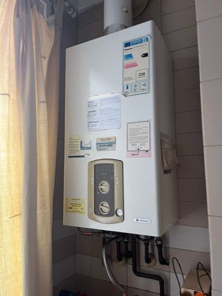 Caldera agua caliente y radiadores