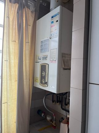 Caldera agua caliente y radiadores