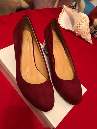 Zapatos de ante con tacón transparente