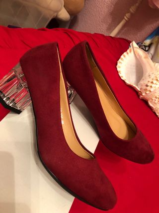 Zapatos de ante con tacón transparente