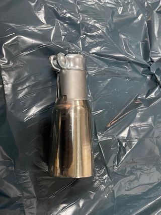 Cola de escape cromada