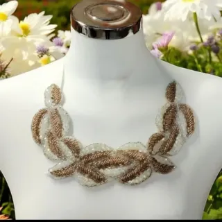 Collar Vintage Adornado con Perlas y Dorados